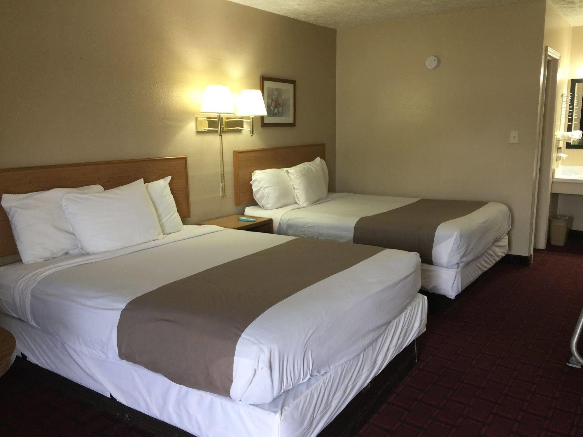 Economy Inn מק'קוק מראה חיצוני תמונה